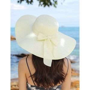 Straw sun hat with bow
